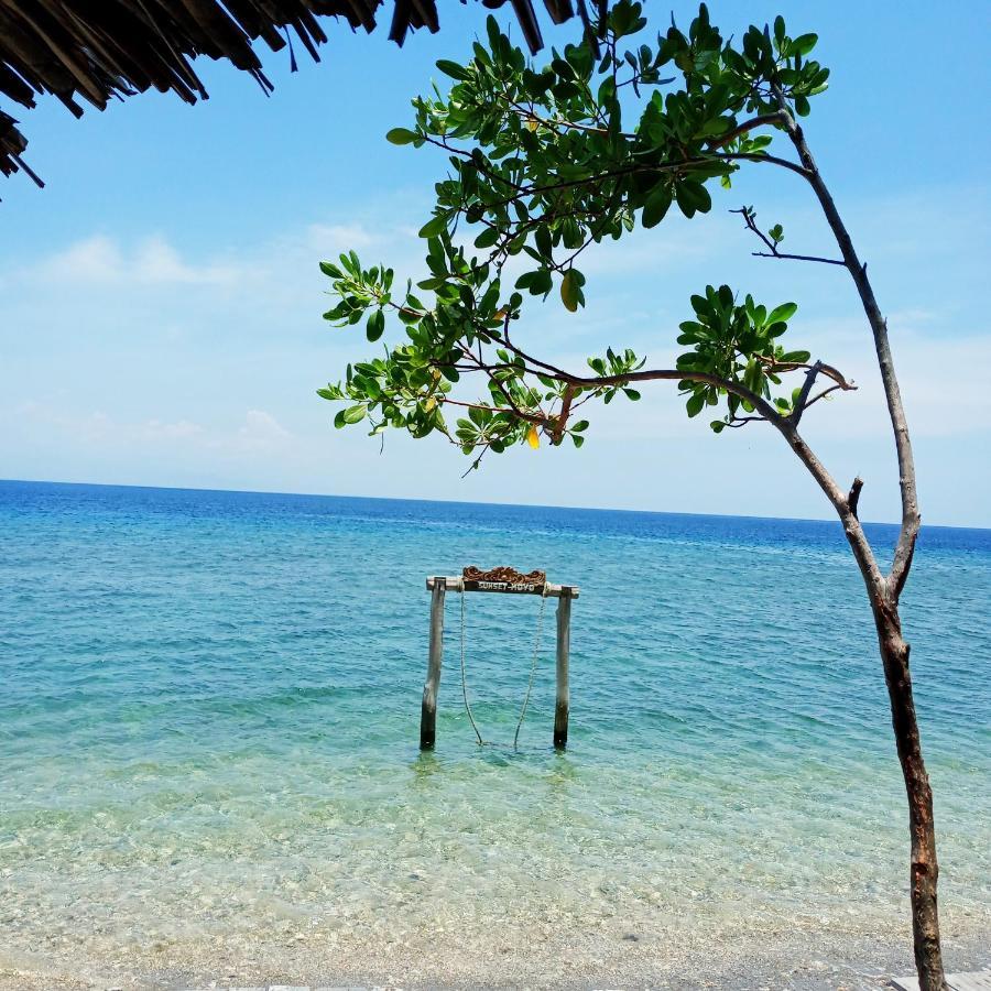 Sunset Moyo Bungalows Moyo Island Exterior foto