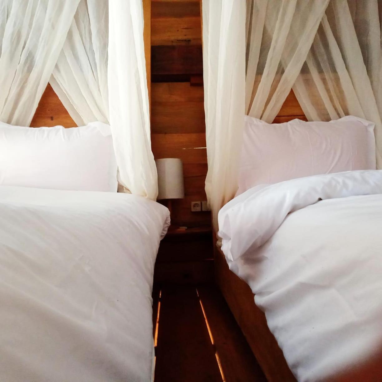 Sunset Moyo Bungalows Moyo Island Habitación foto