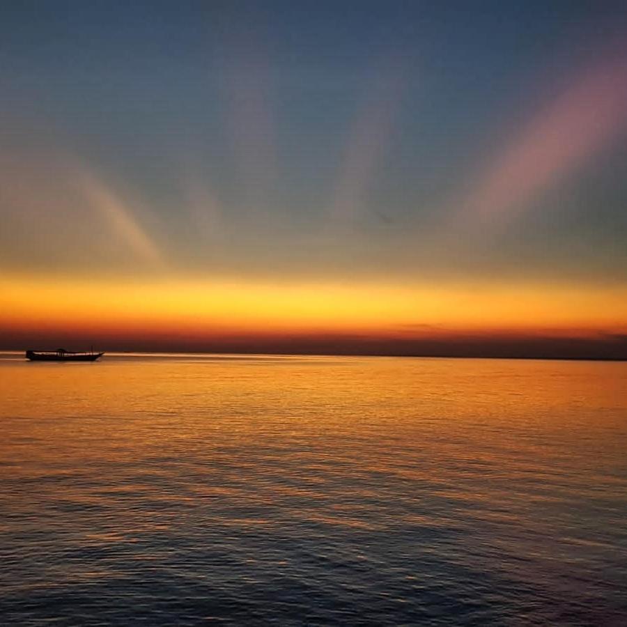 Sunset Moyo Bungalows Moyo Island Exterior foto