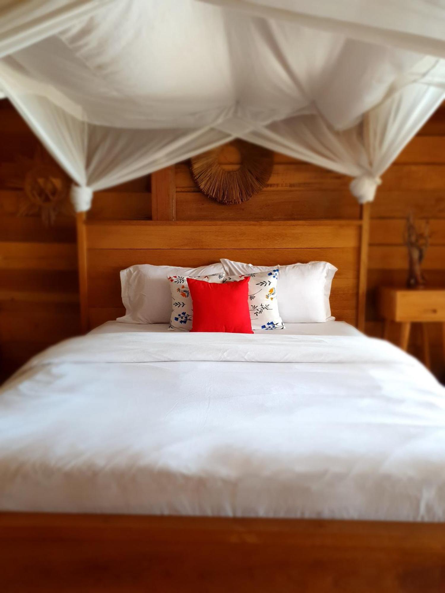 Sunset Moyo Bungalows Moyo Island Exterior foto